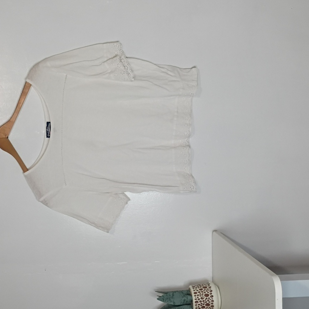 Freshman 1996 White Lace Sleeve Cropped Tee — Women’s Medium
